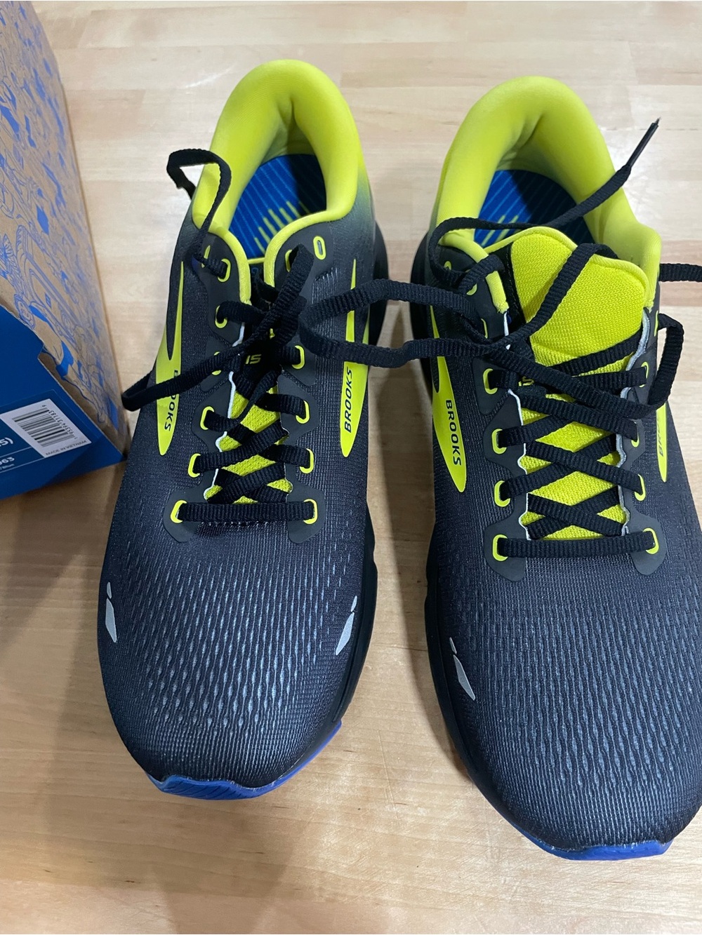 Brooks Men's Running Shoes in Black & Neon Yellow